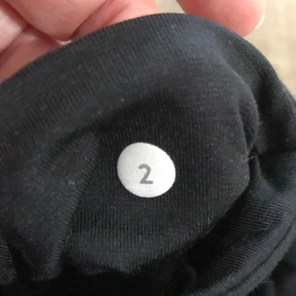 Like new - LULULEMON Black Wunder Under Leggings - Picture 4 of 9